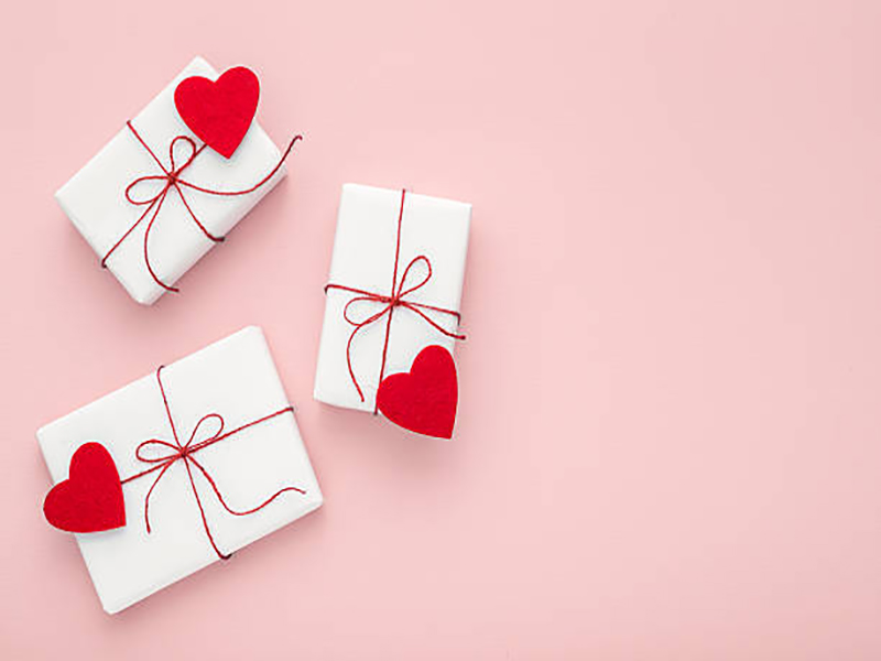 7 Valentines Day Gifts for Boyfriend - Assignment Help